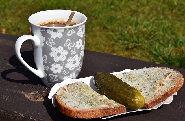 孙颖莎对王楚钦撒娇？这画面你敢相信吗，被夸赞情商高，还给两个人起了一个昵称莎头组合.