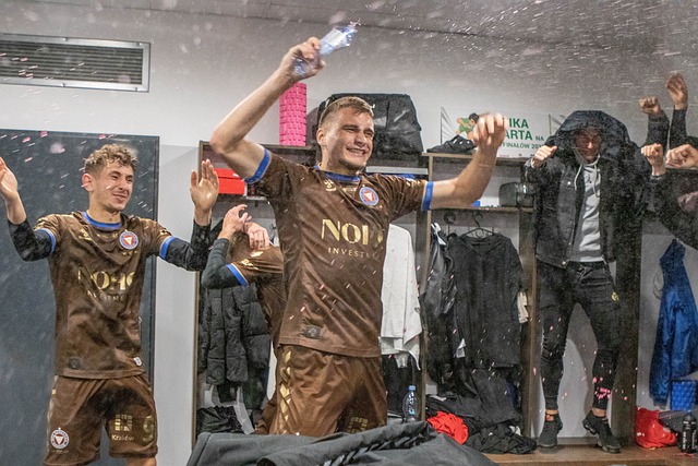 周期内存在 周期内存在