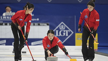 记者：两归化没搞定手续，国脚接连遭遇不顺，不得不为世预赛担忧.